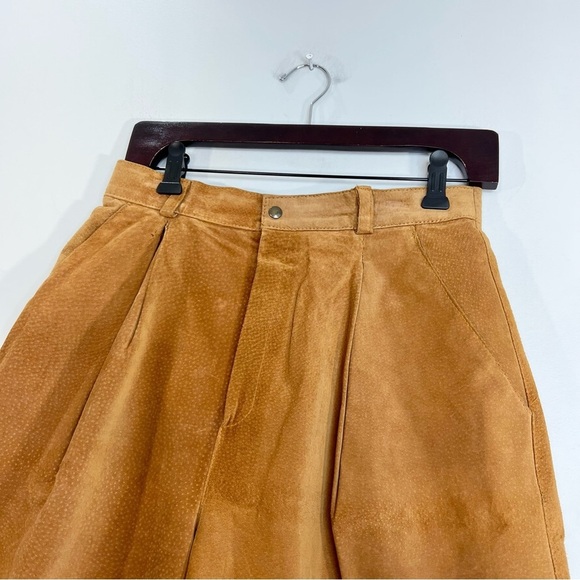 Vintage 90s Canadian made camel tan suede leather pleated wide leg knee shorts 9 - Picture 5 of 13